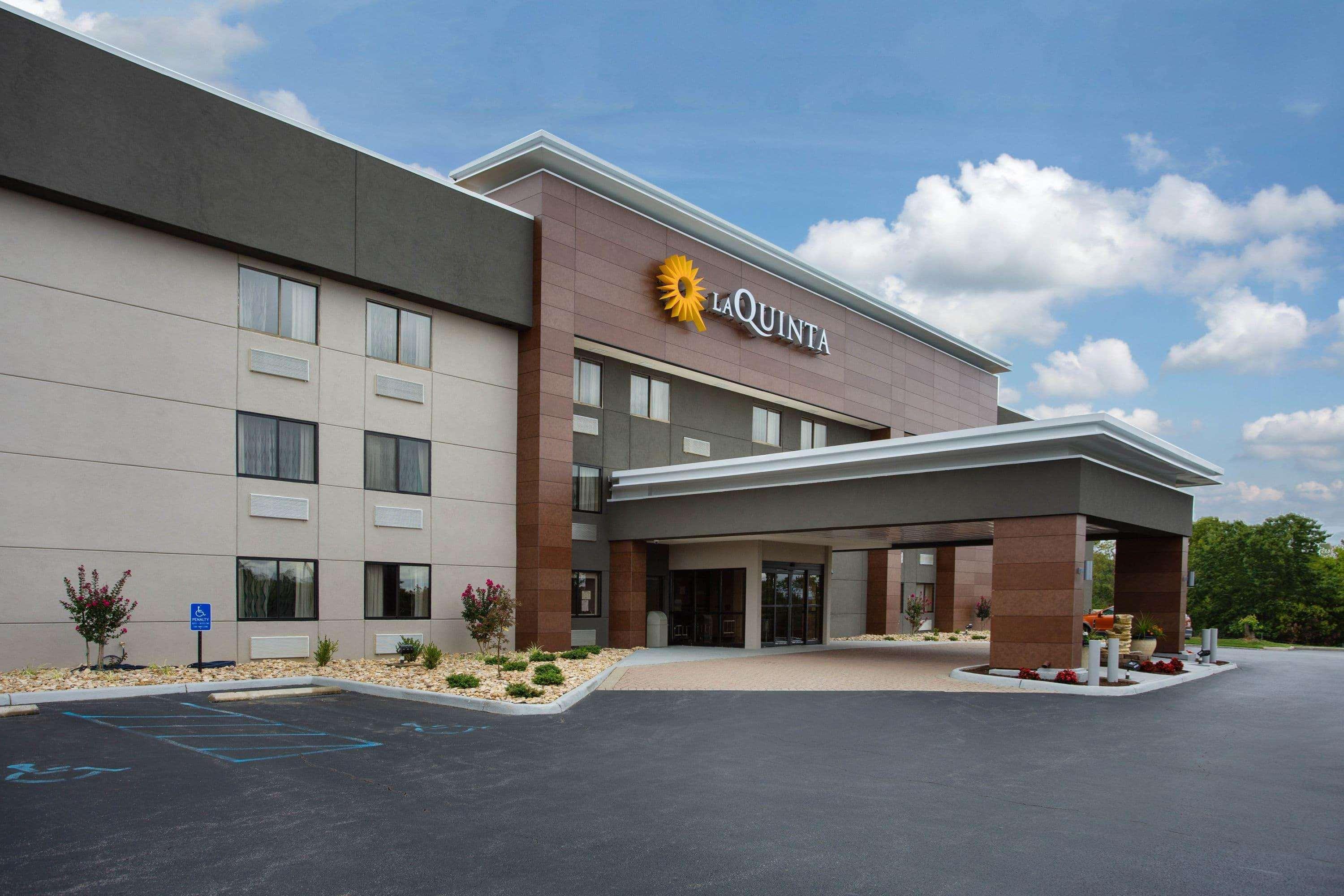 La Quinta Inn By Wyndham Roanoke Salem Exterior photo