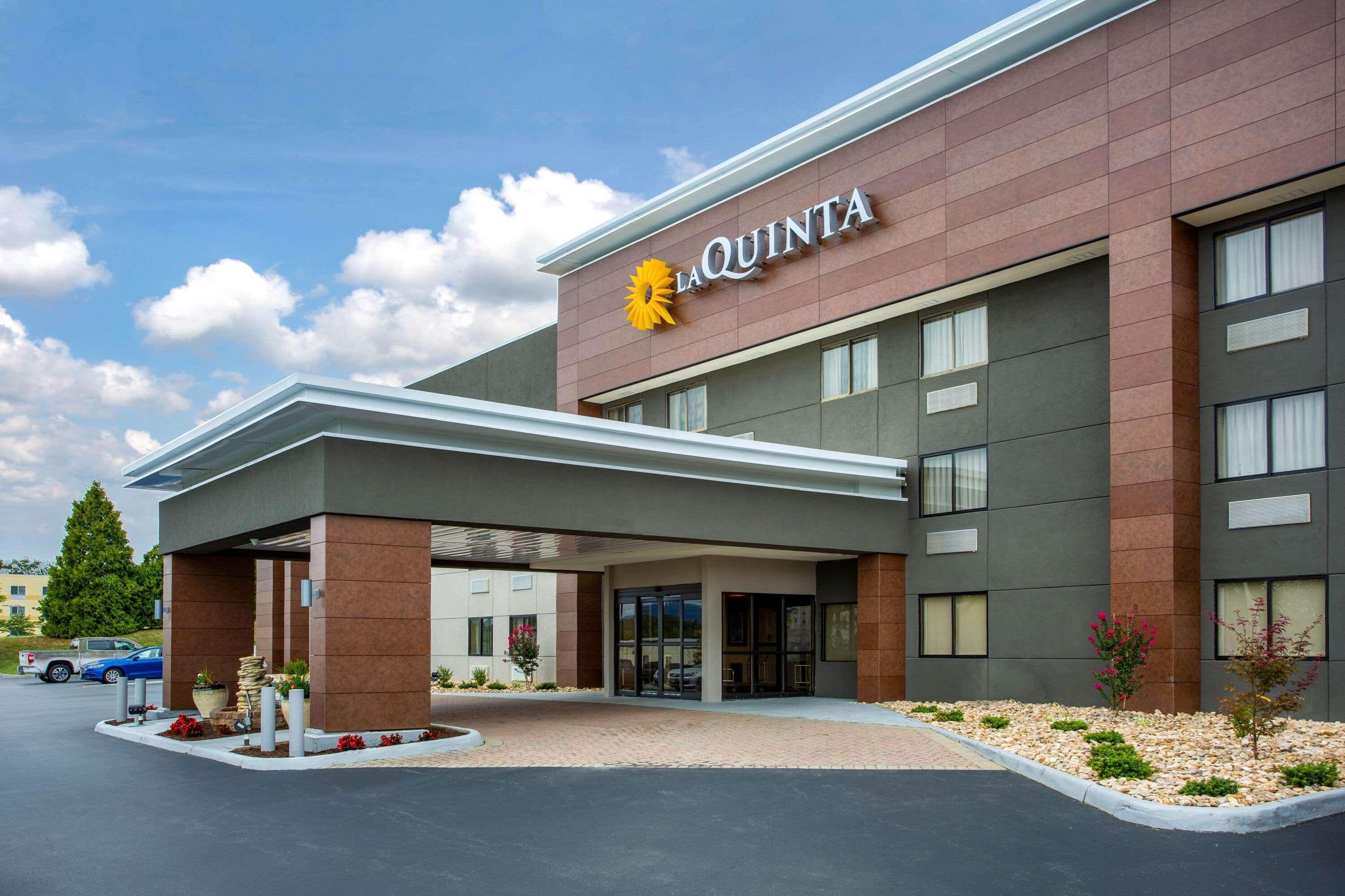 La Quinta Inn By Wyndham Roanoke Salem Exterior photo