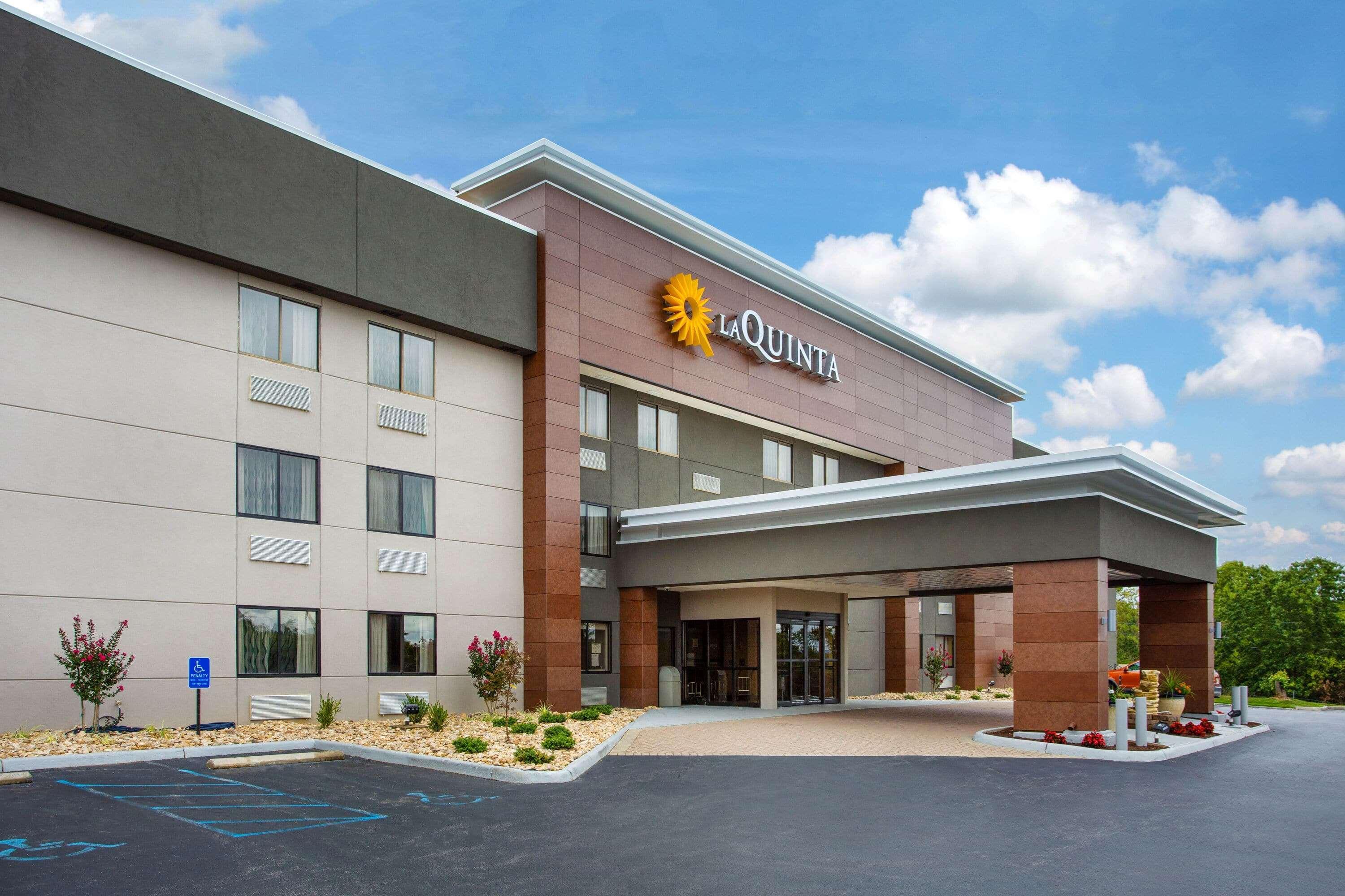 La Quinta Inn By Wyndham Roanoke Salem Exterior photo